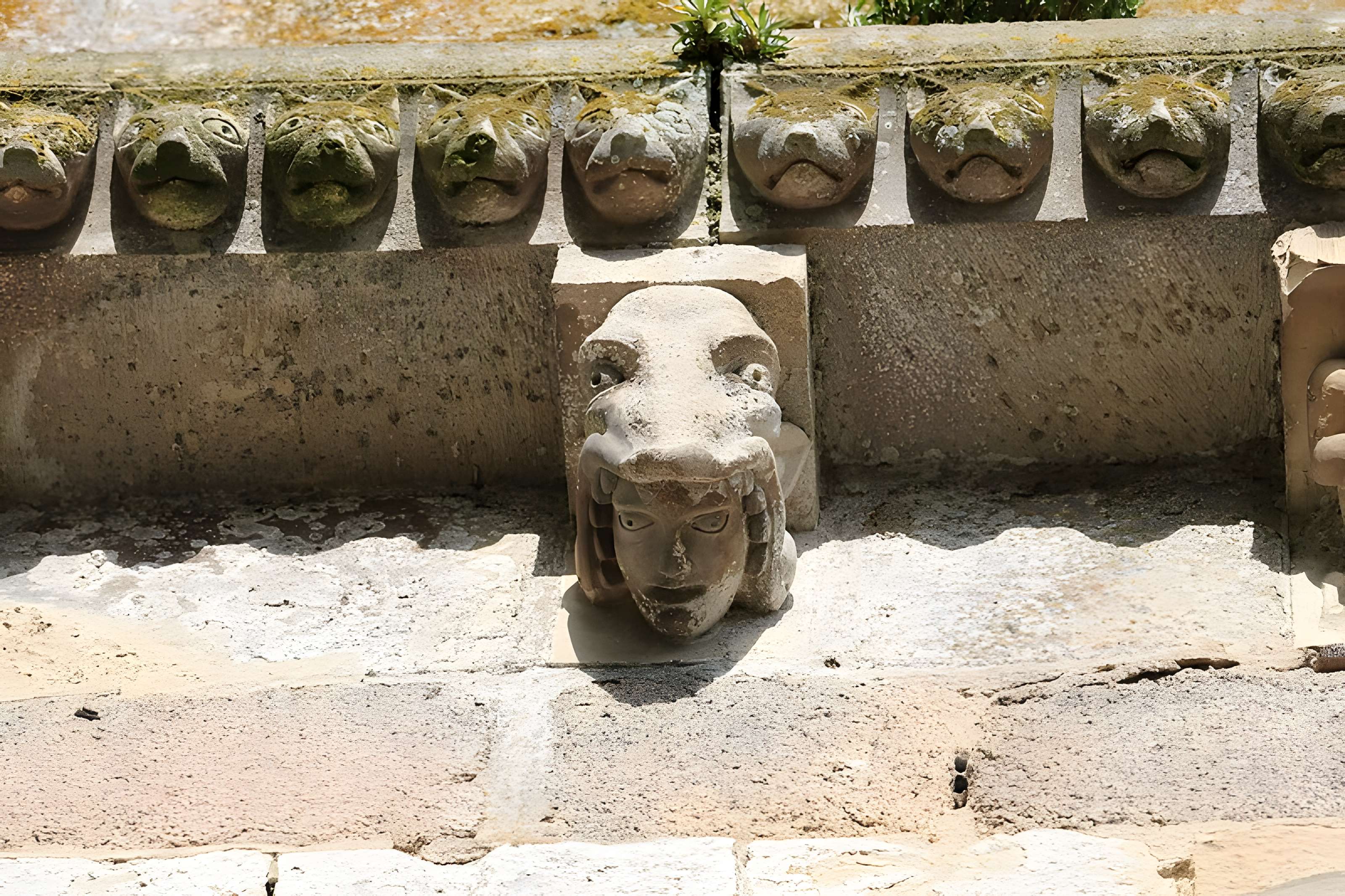 Ancienne église priorale Saint-Pierre de Parthenay-le-Vieux