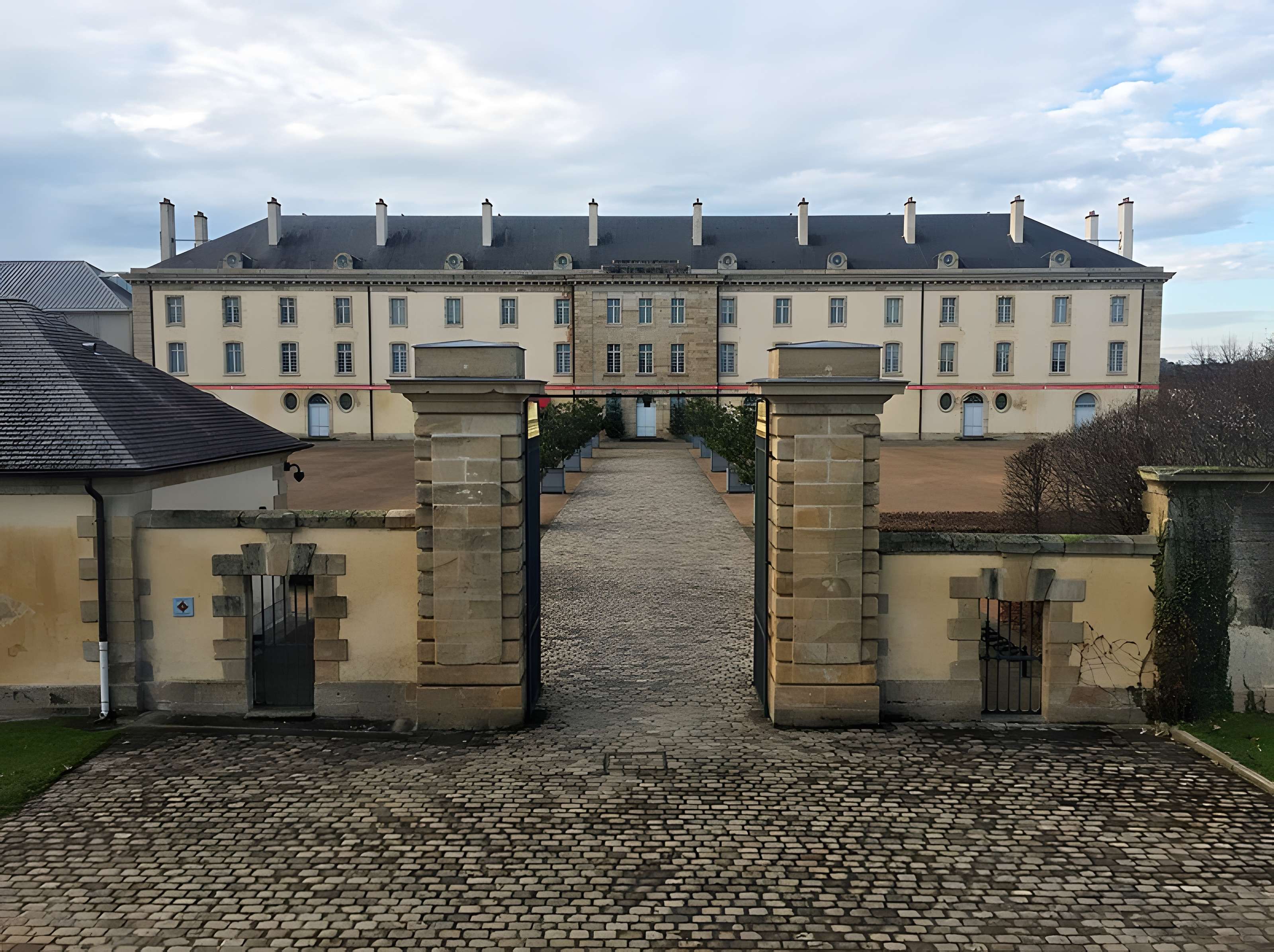 Centre national du costume de scène et de la scénographie