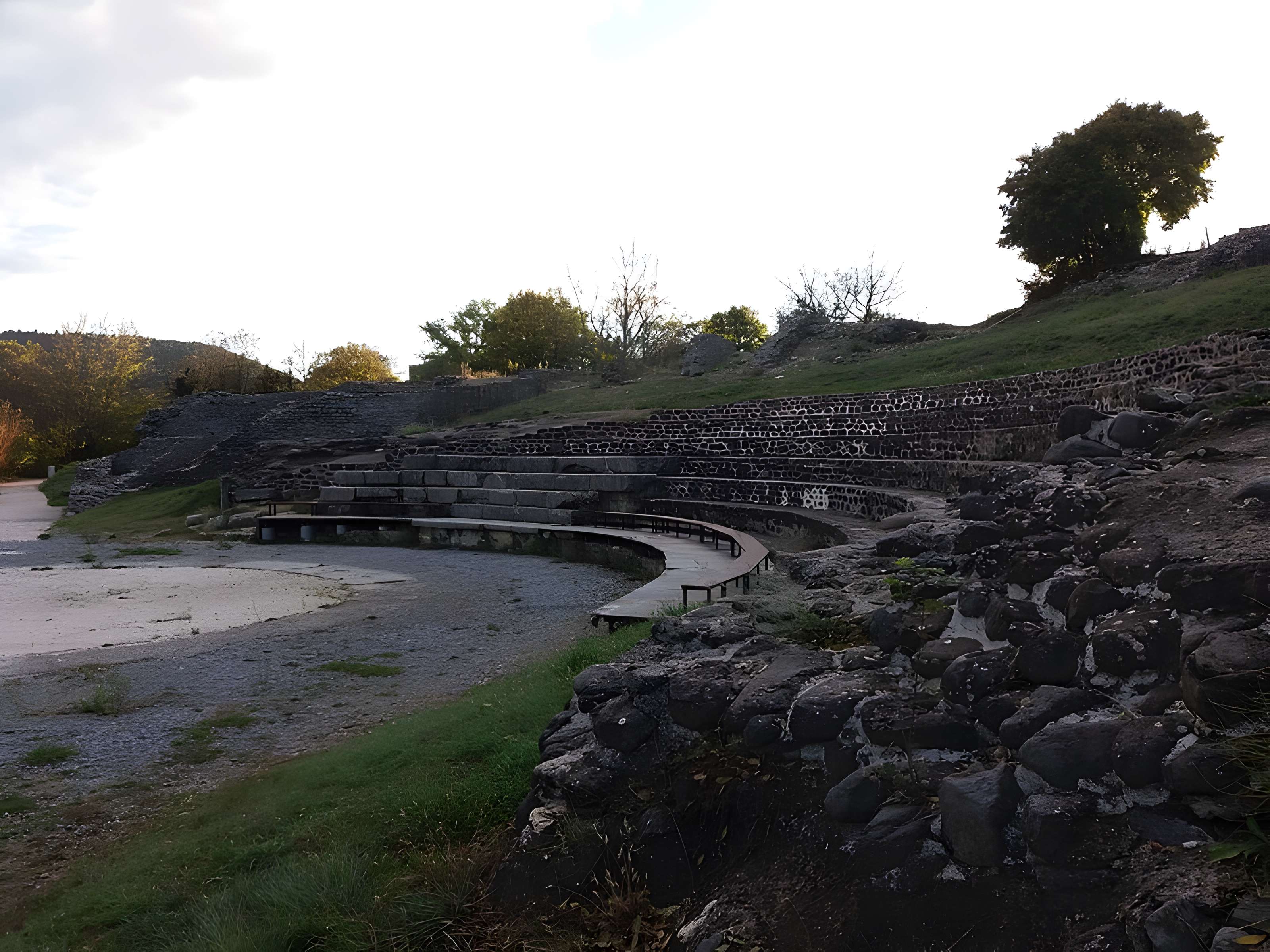 Site archéologique d'Alba-la-Romaine