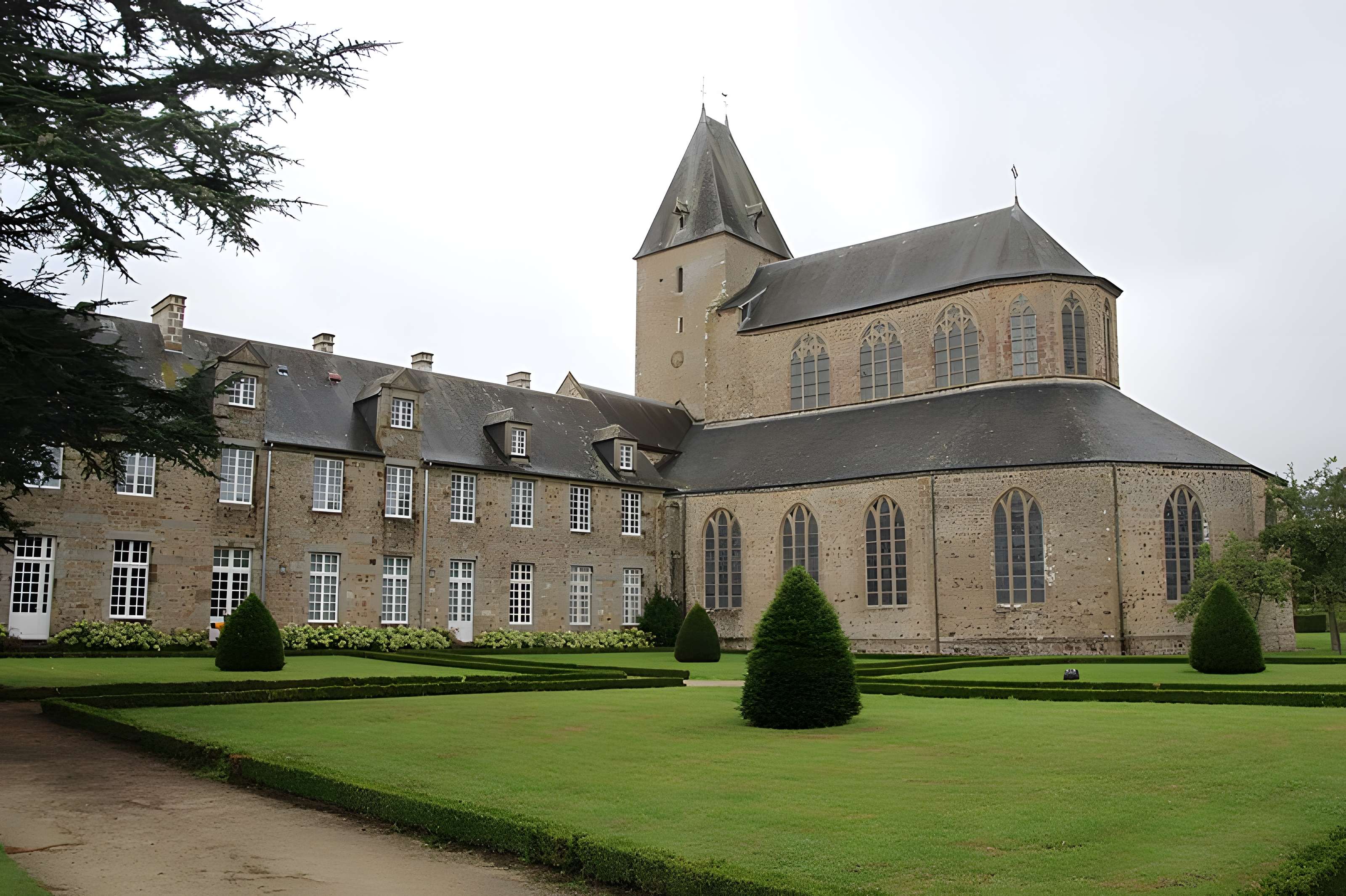 Abbaye de Lonlay