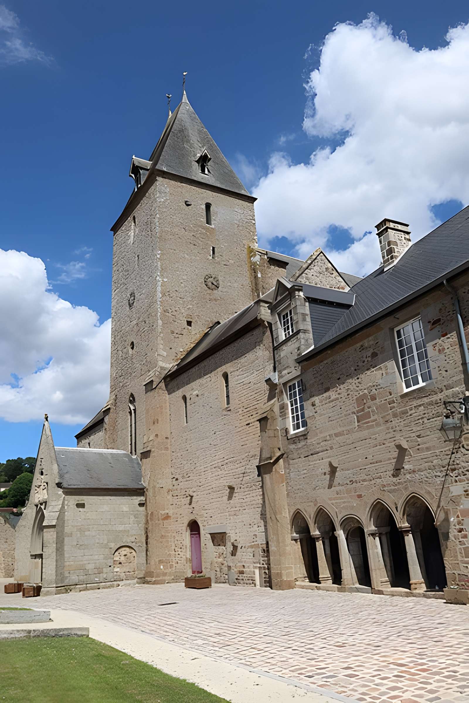 Abbaye de Lonlay