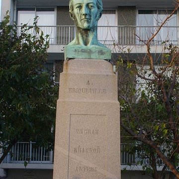 Statue de Briqueville ou monument à Armand de Briqueville, à Octeville