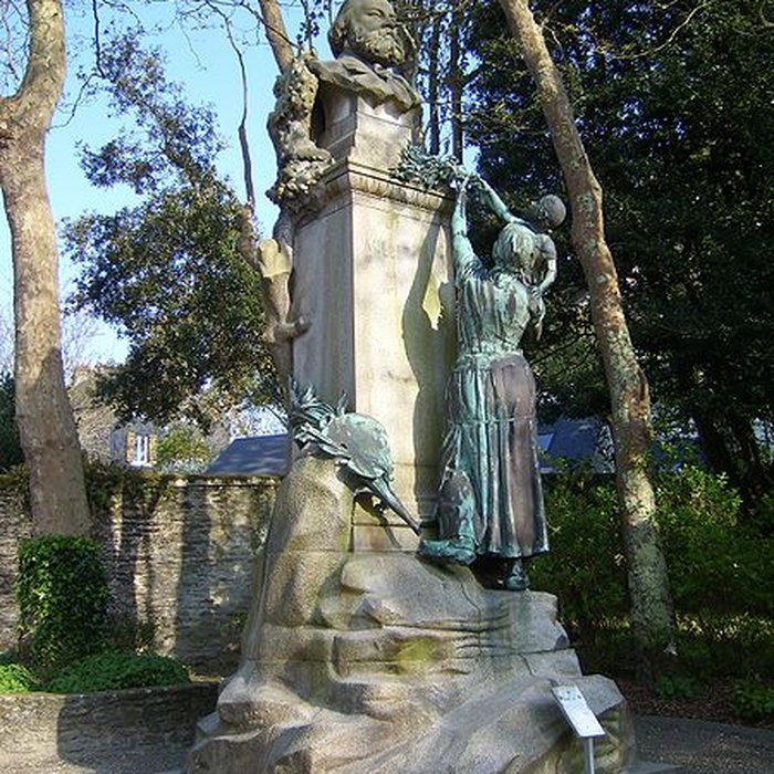 Photo de Statue de Jean-François Millet dans le jardin public, à Octeville