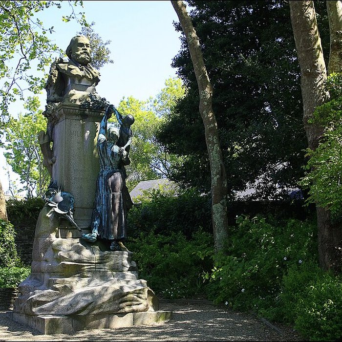 Photo de Statue de Jean-François Millet dans le jardin public, à Octeville