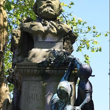 Statue de Jean-François Millet dans le jardin public, à Octeville