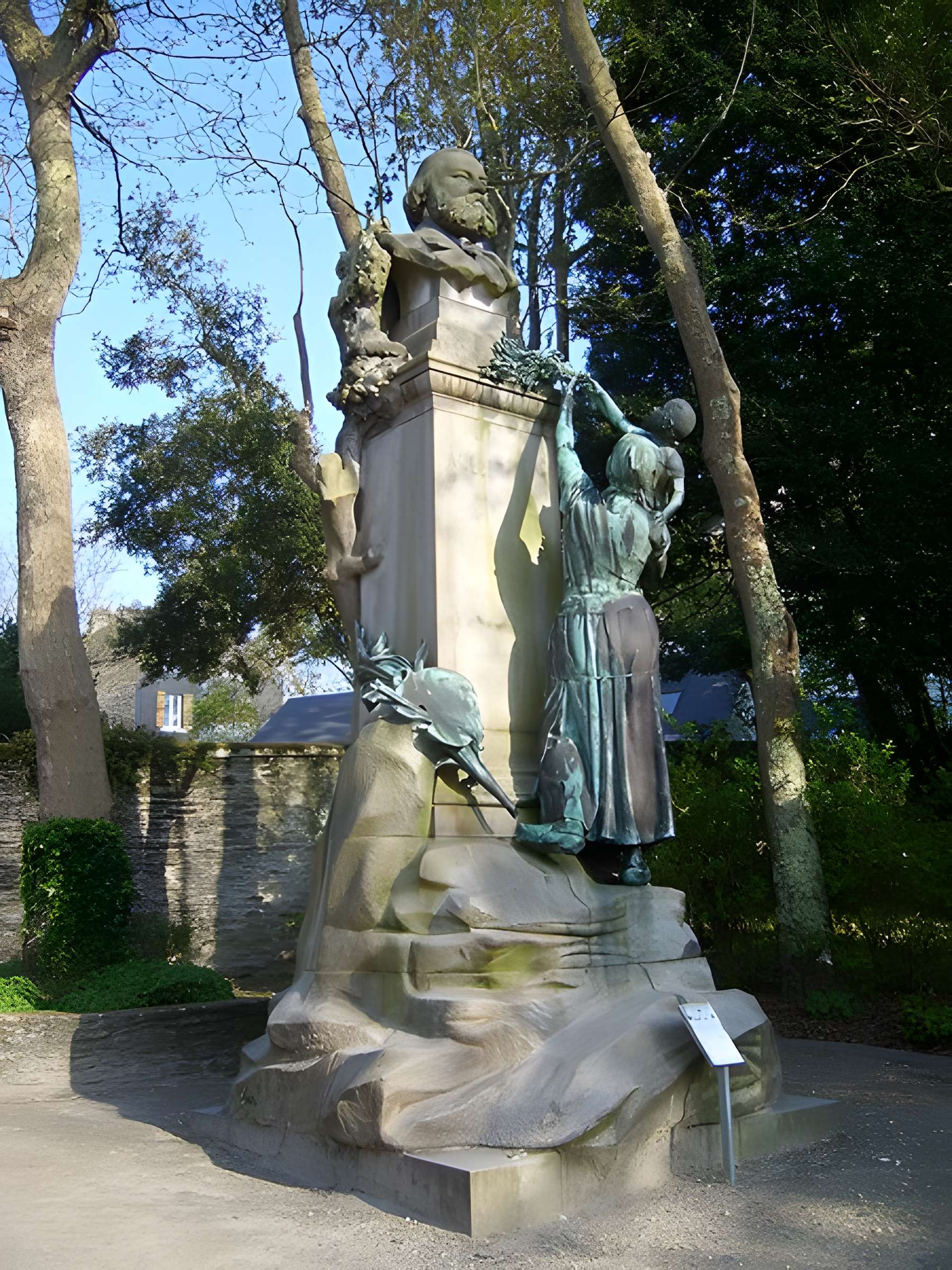 Statue de Jean-François Millet dans le jardin public, à Octeville