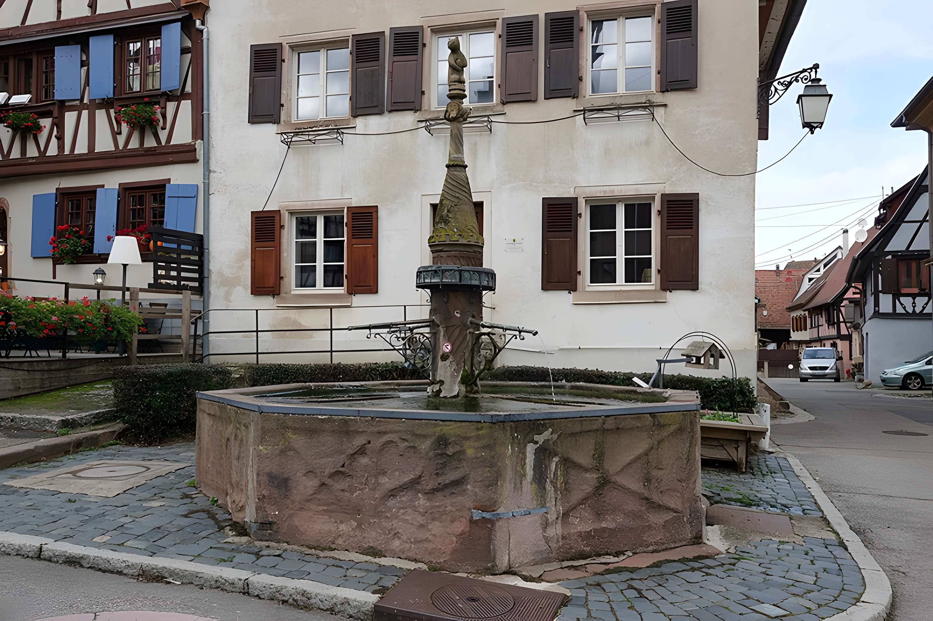 Stockbrunnen (fontaine) de Dambach-la-Ville