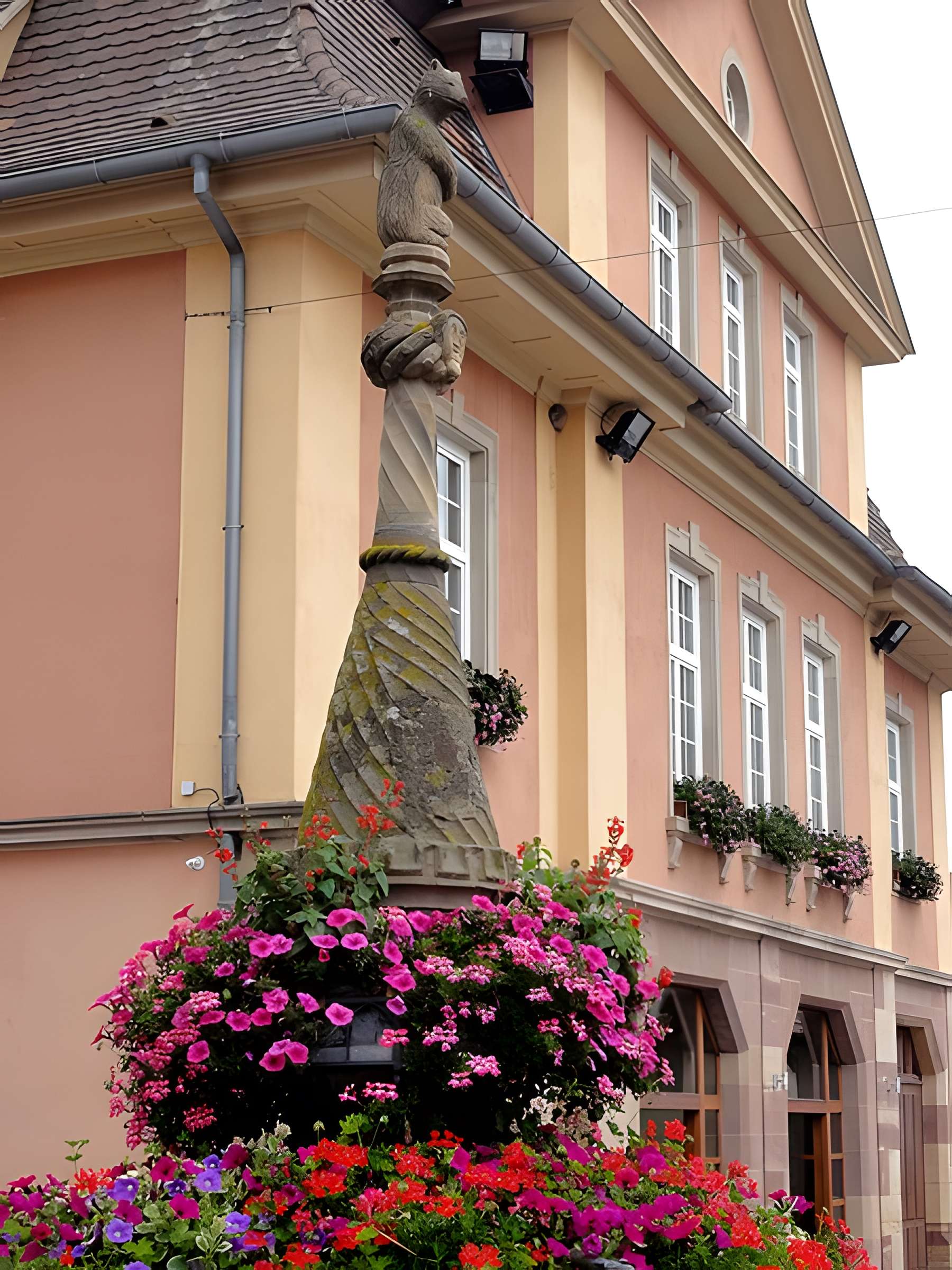 Stockbrunnen (fontaine) de Dambach-la-Ville
