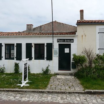 Musée napoléonien et musée africain annexes du musée national des châteaux de Malmaison et de Bois Préau