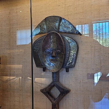 Musée napoléonien et musée africain annexes du musée national des châteaux de Malmaison et de Bois Préau