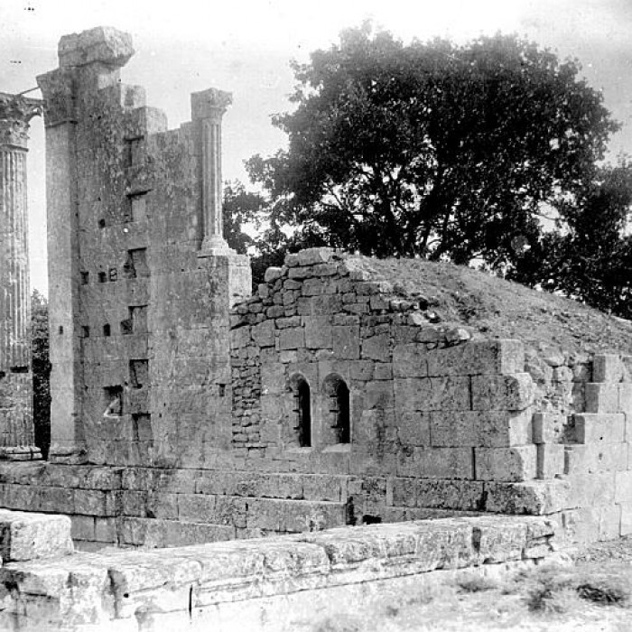 Photo de Temple romain de Château-Bas à Vernègues