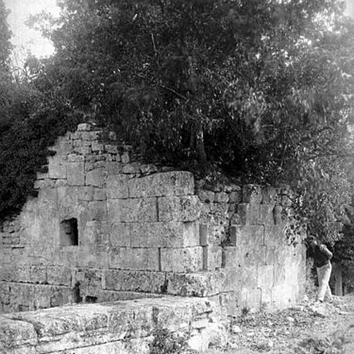Photo de Temple romain de Château-Bas à Vernègues