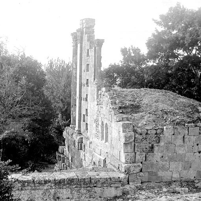 Photo de Temple romain de Château-Bas à Vernègues