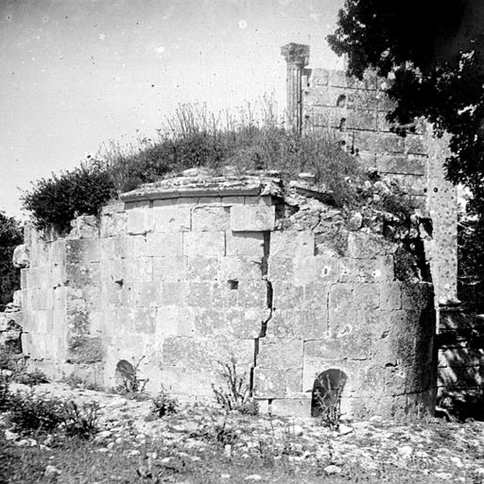 Photo de Temple romain de Château-Bas à Vernègues
