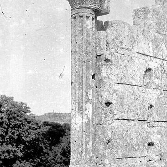 Photo de Temple romain de Château-Bas à Vernègues