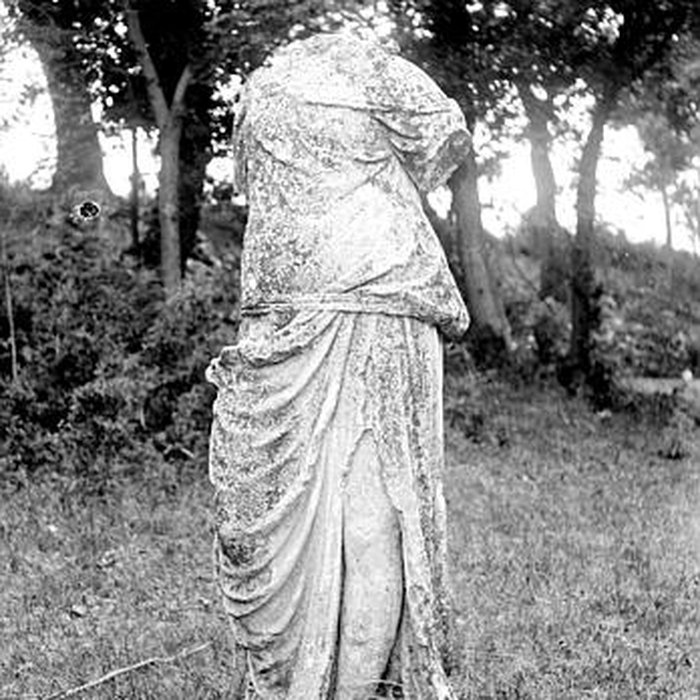 Photo de Temple romain de Château-Bas à Vernègues