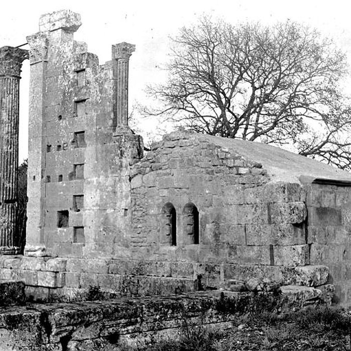 Photo de Temple romain de Château-Bas à Vernègues