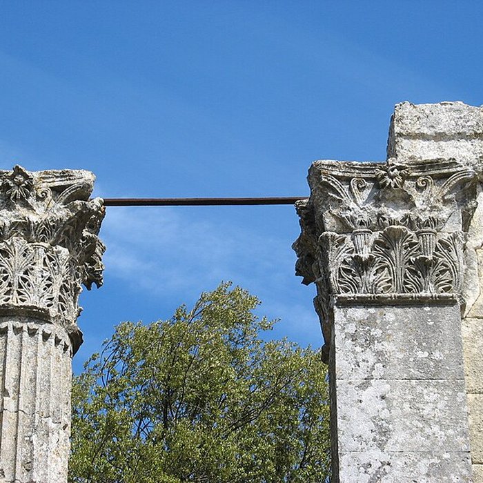 Photo de Temple romain de Château-Bas à Vernègues