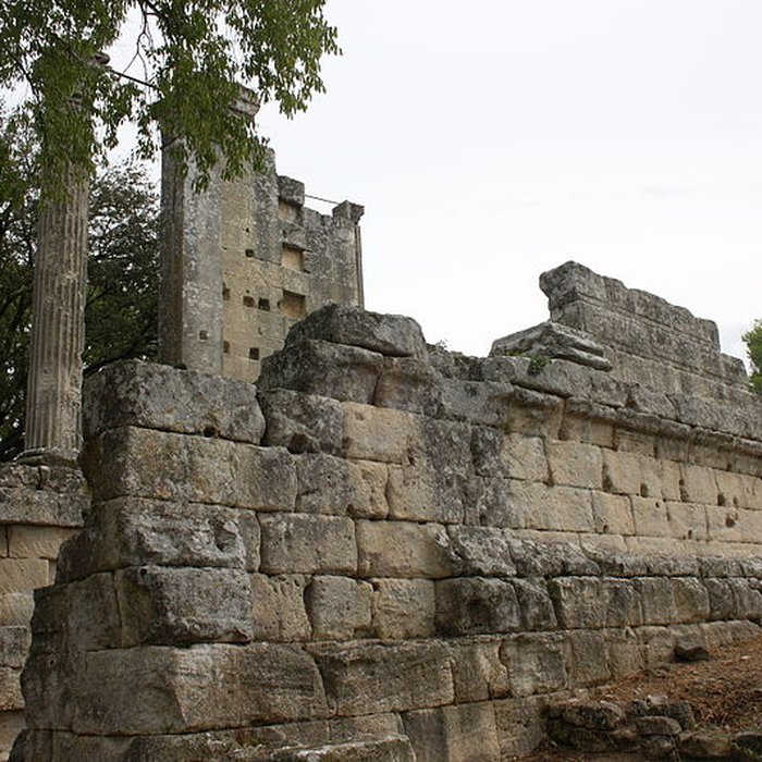 Photo de Temple romain de Château-Bas à Vernègues