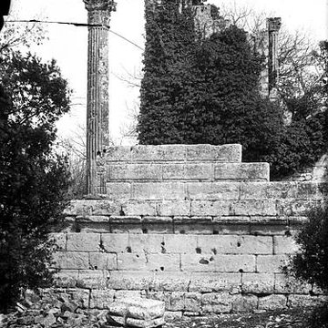 Temple romain de Château-Bas à Vernègues