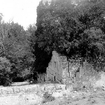 Temple romain de Château-Bas à Vernègues