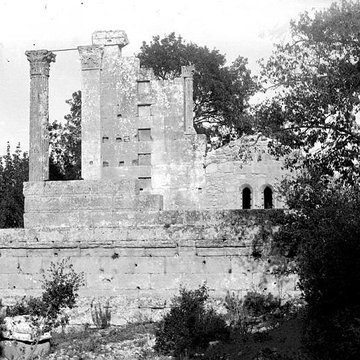 Temple romain de Château-Bas à Vernègues
