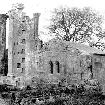 Temple romain de Château-Bas à Vernègues