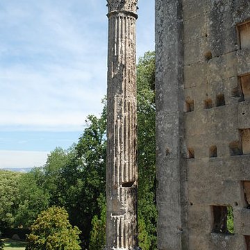 Temple romain de Château-Bas à Vernègues