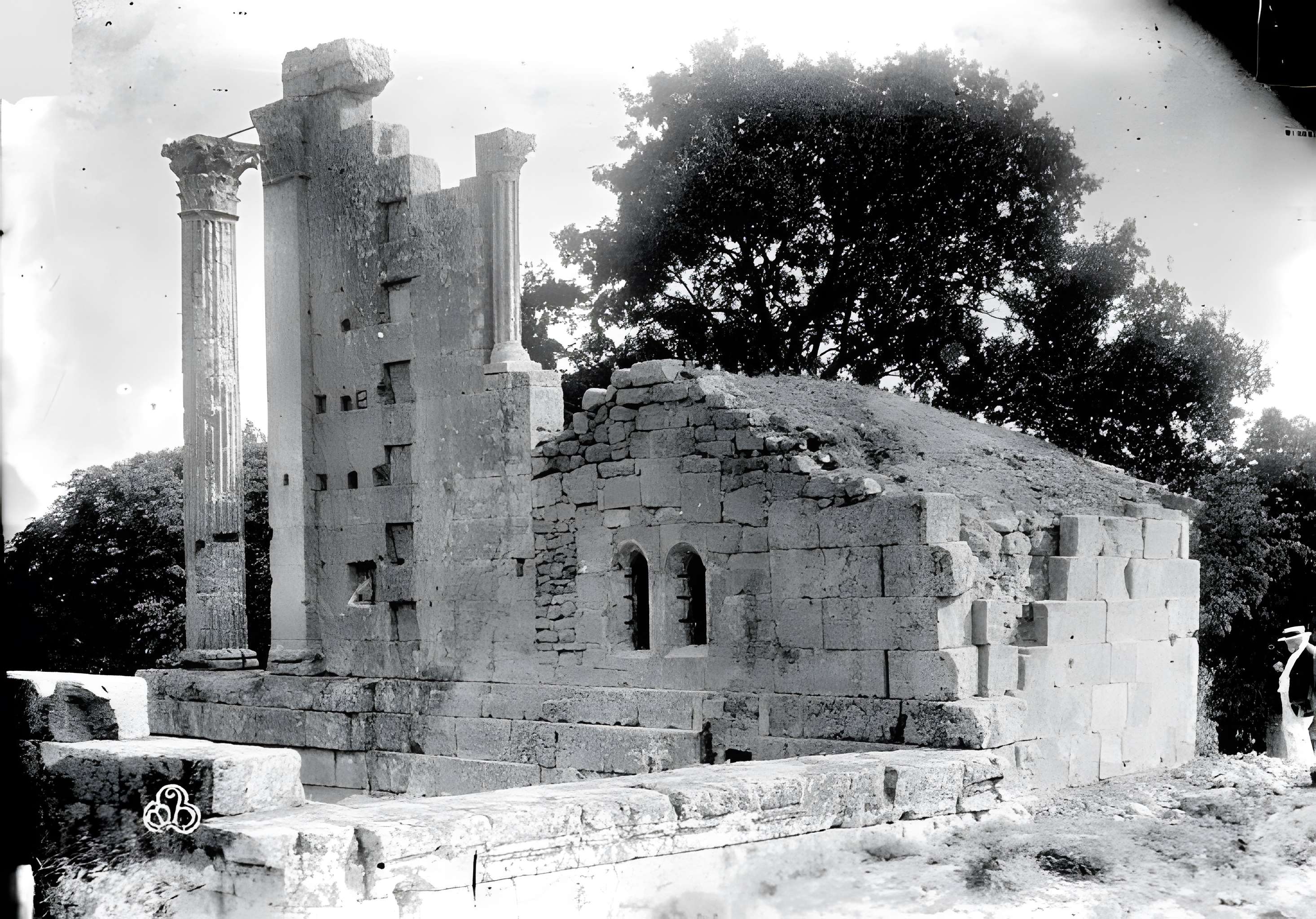 Temple romain de Château-Bas à Vernègues 