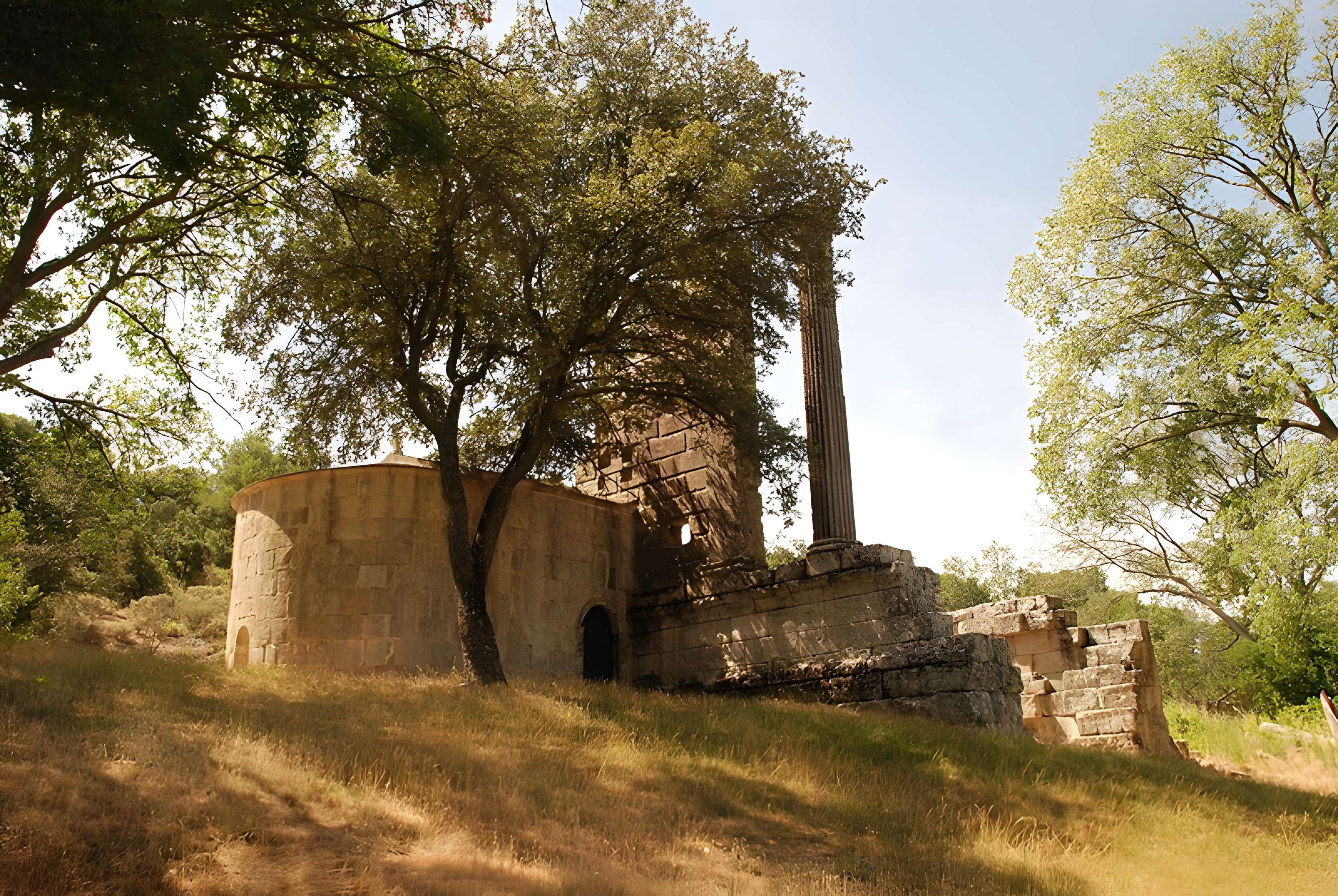 Temple romain de Château-Bas à Vernègues