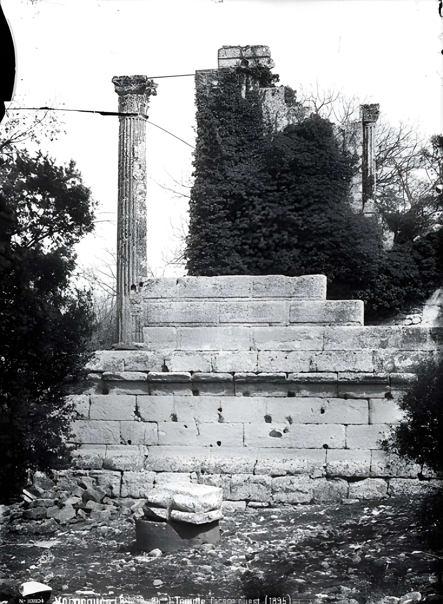 Temple romain de Château-Bas à Vernègues