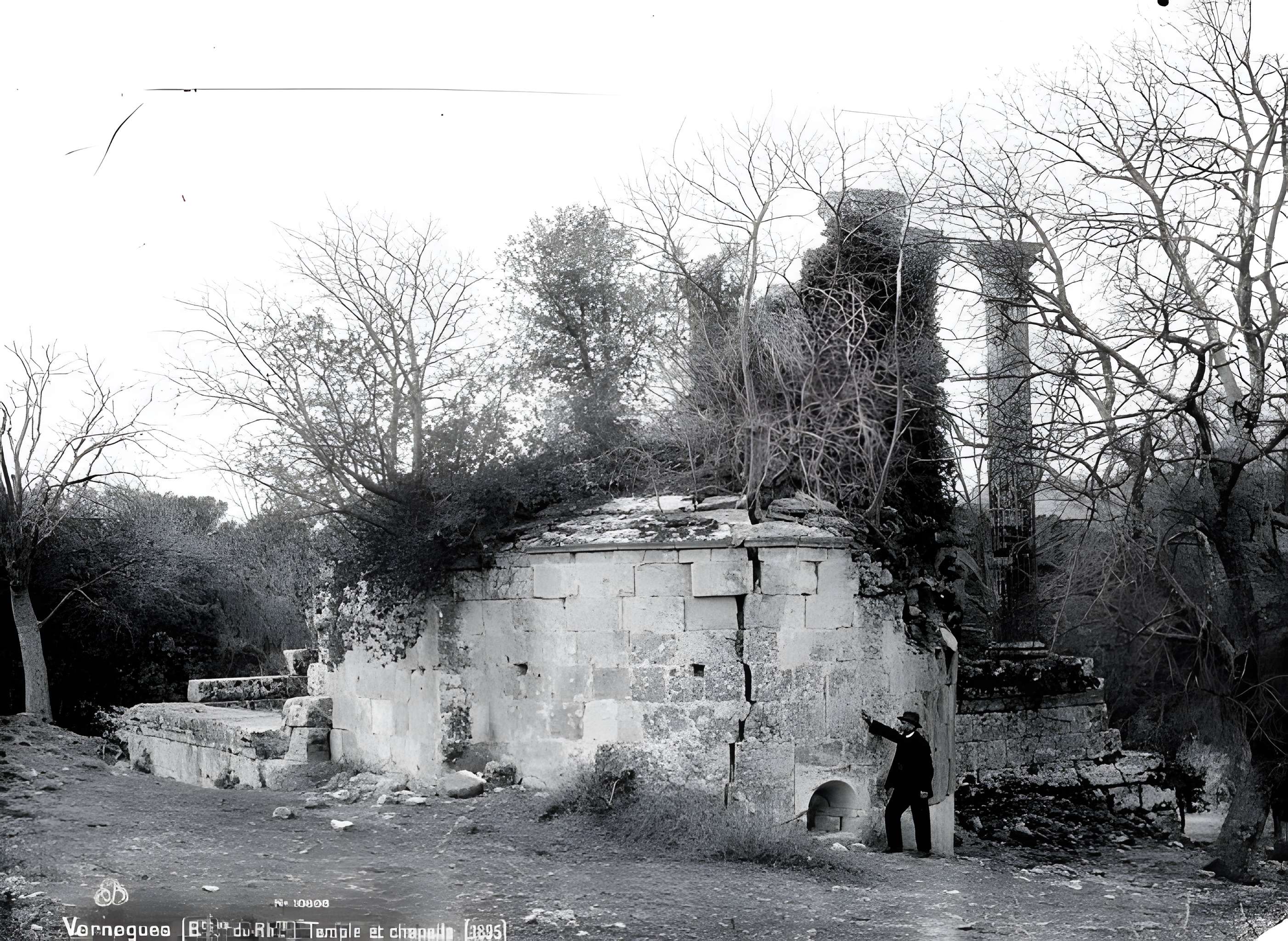 Temple romain de Château-Bas à Vernègues
