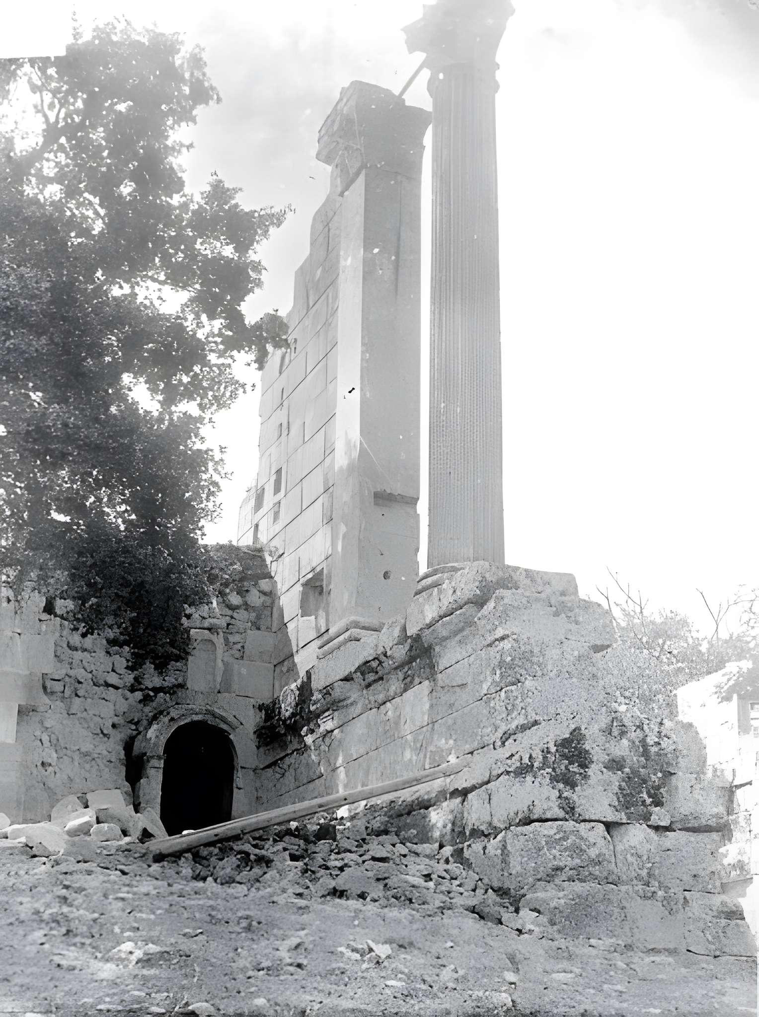 Temple romain de Château-Bas à Vernègues