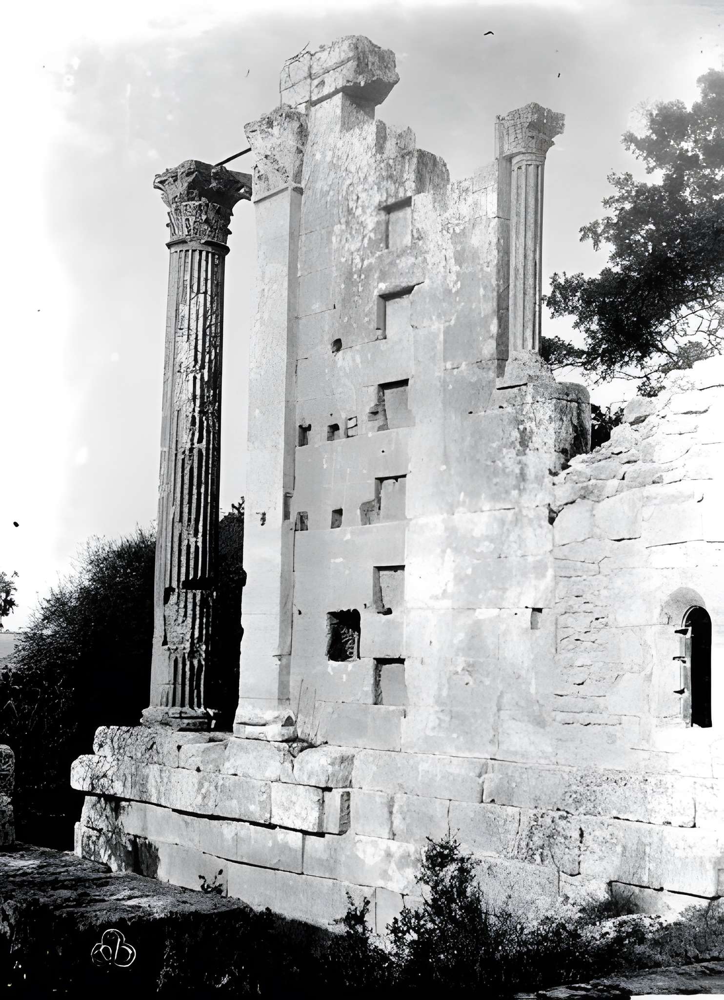 Temple romain de Château-Bas à Vernègues