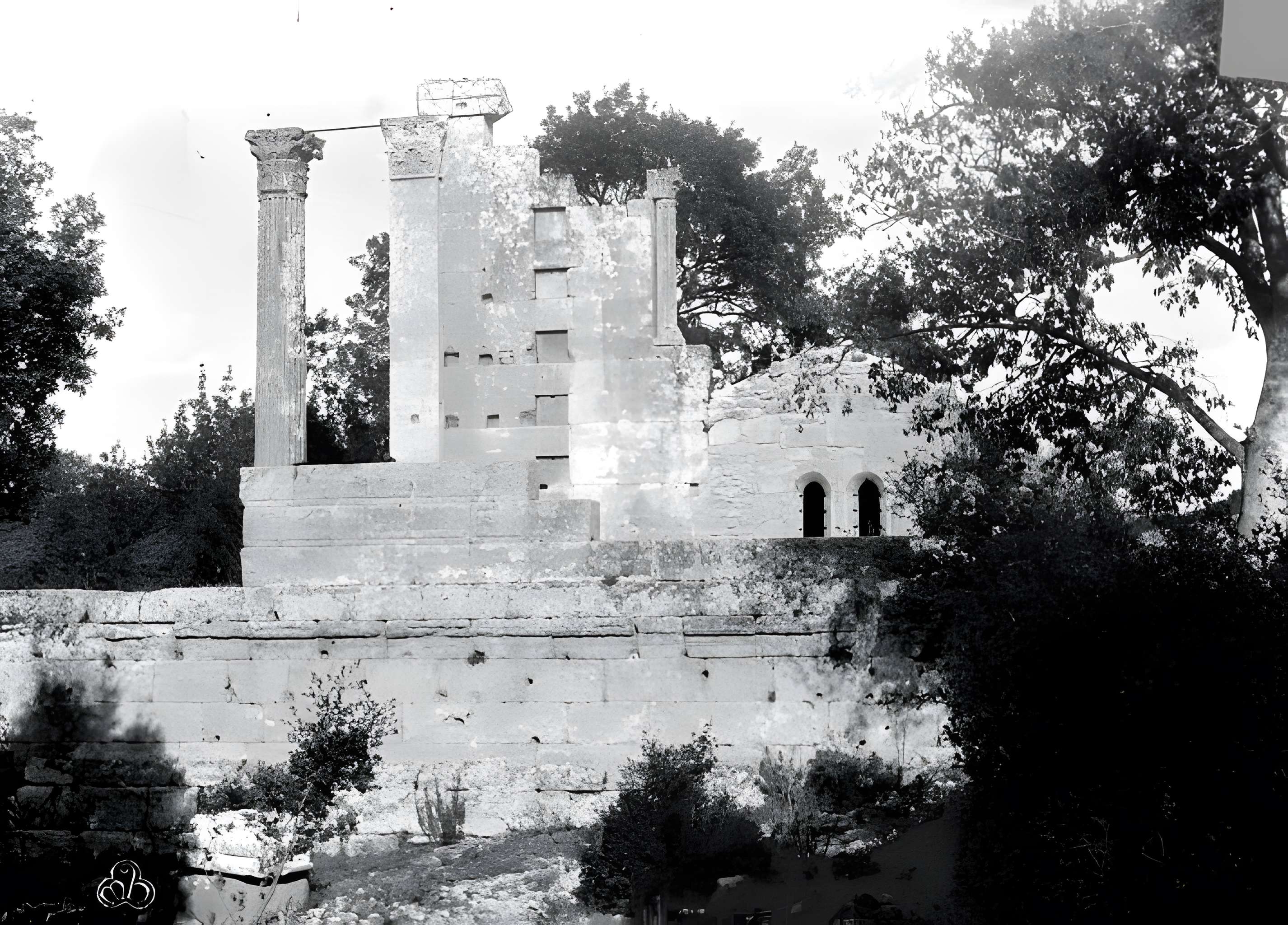 Temple romain de Château-Bas à Vernègues