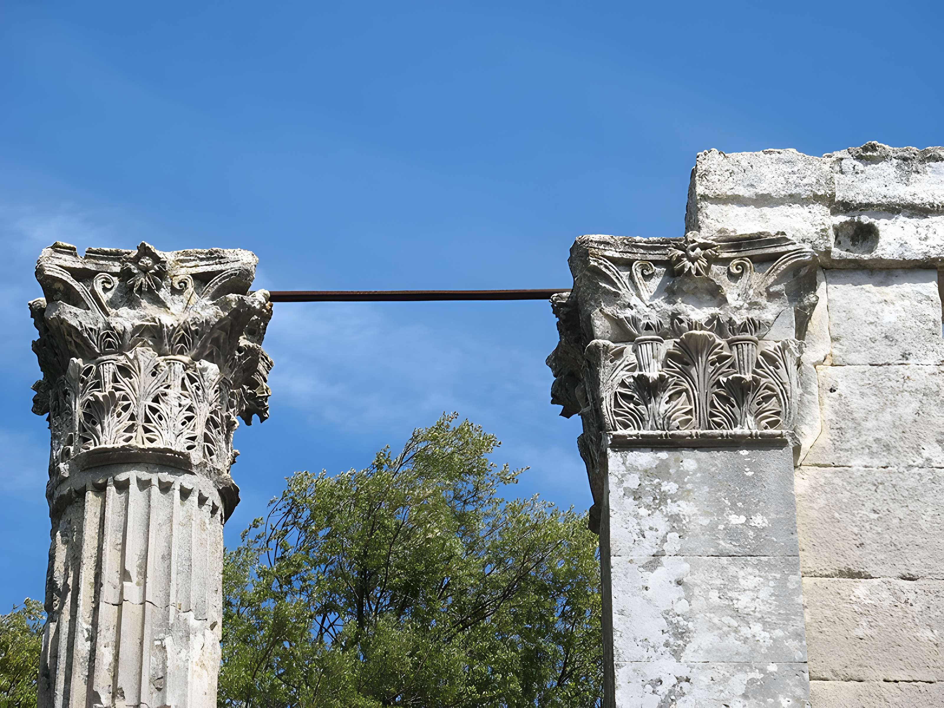 Temple romain de Château-Bas à Vernègues