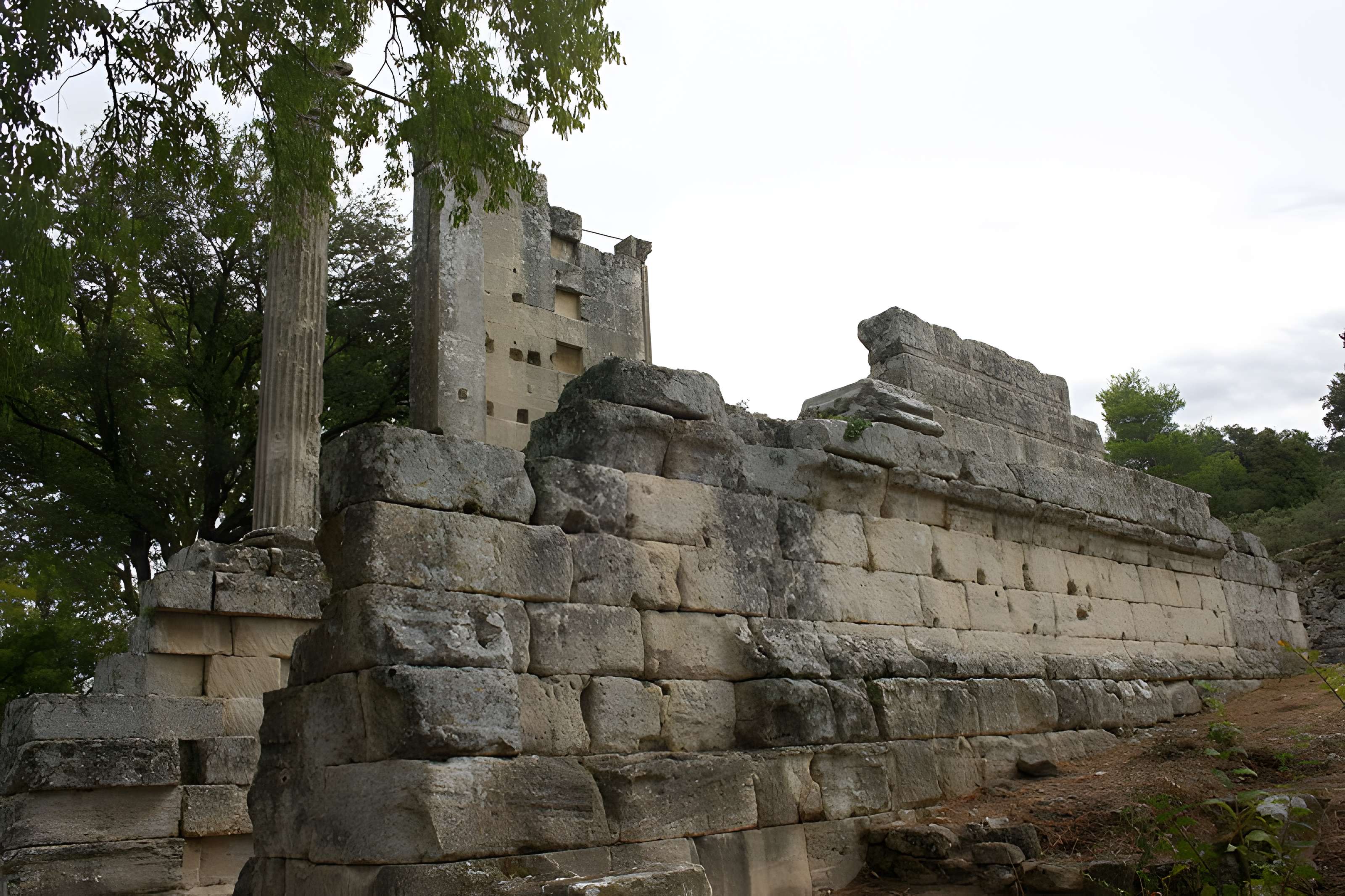 Temple romain de Château-Bas à Vernègues