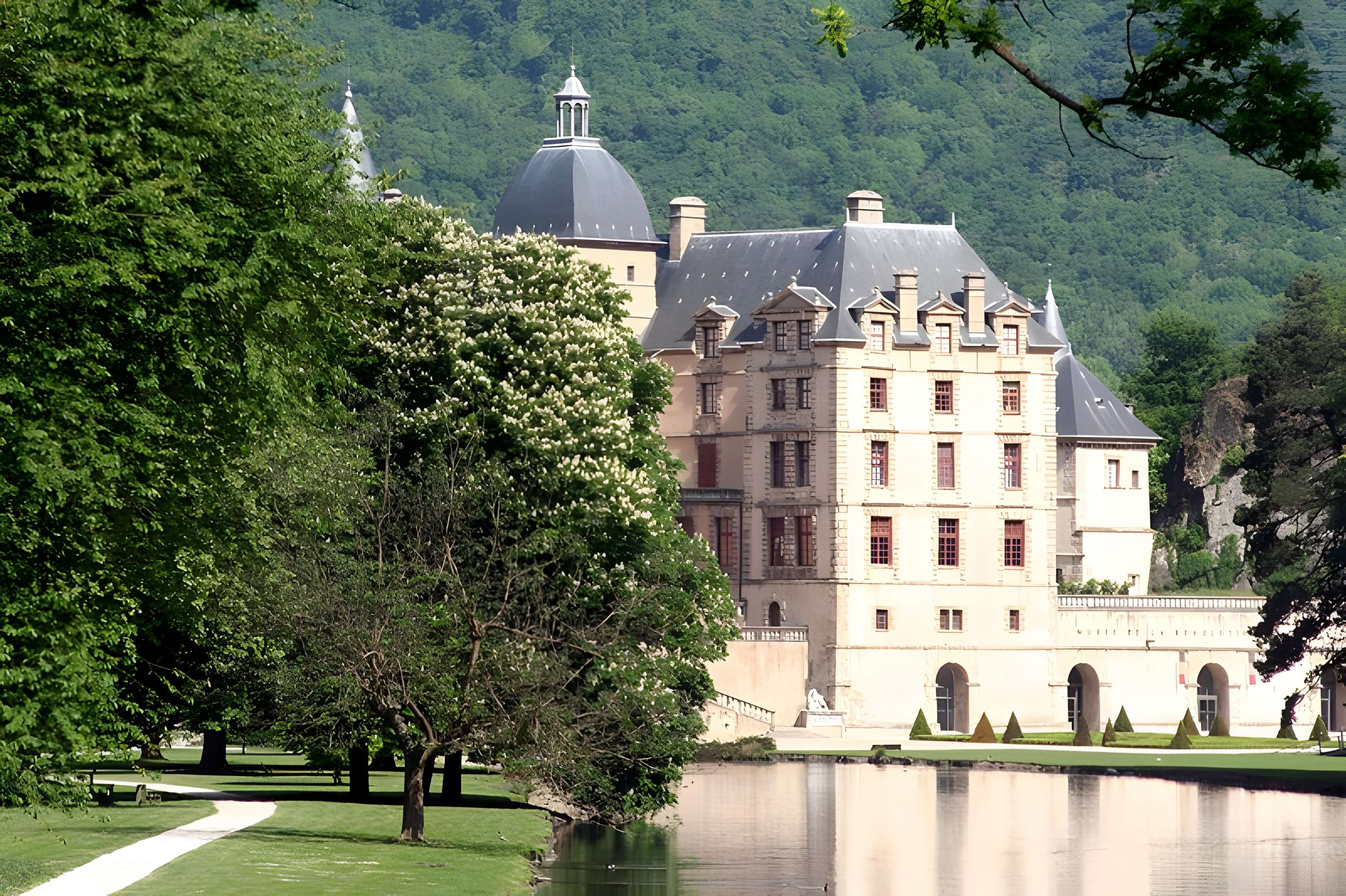 Musée départemental de la Révolution française