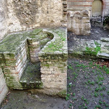 Thermes de Constantin à Arles