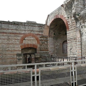 Thermes de Constantin à Arles