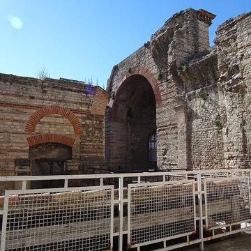 Thermes de Constantin à Arles