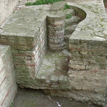 Thermes de Constantin à Arles