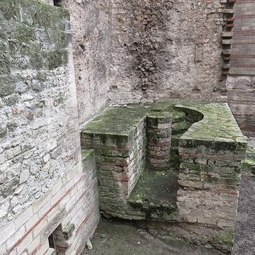 Thermes de Constantin à Arles