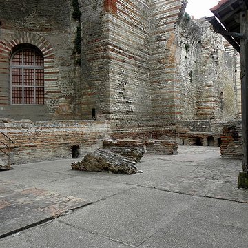 Thermes de Constantin à Arles