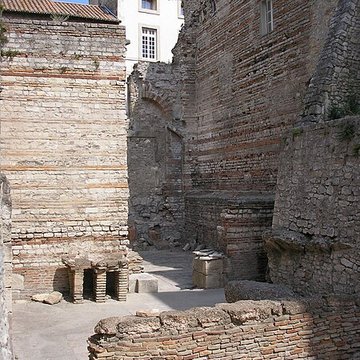 Thermes de Constantin à Arles