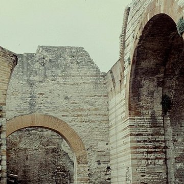 Thermes de Constantin à Arles