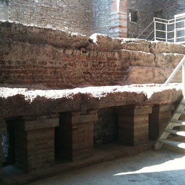Thermes de Constantin à Arles