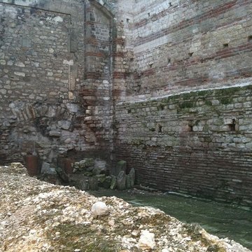 Thermes de Constantin à Arles
