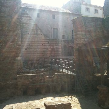 Thermes de Constantin à Arles