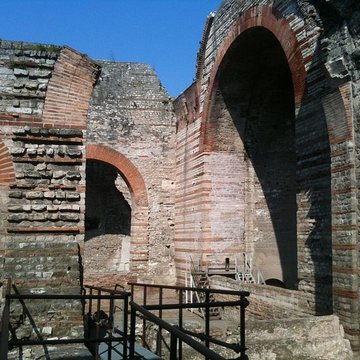 Thermes de Constantin à Arles